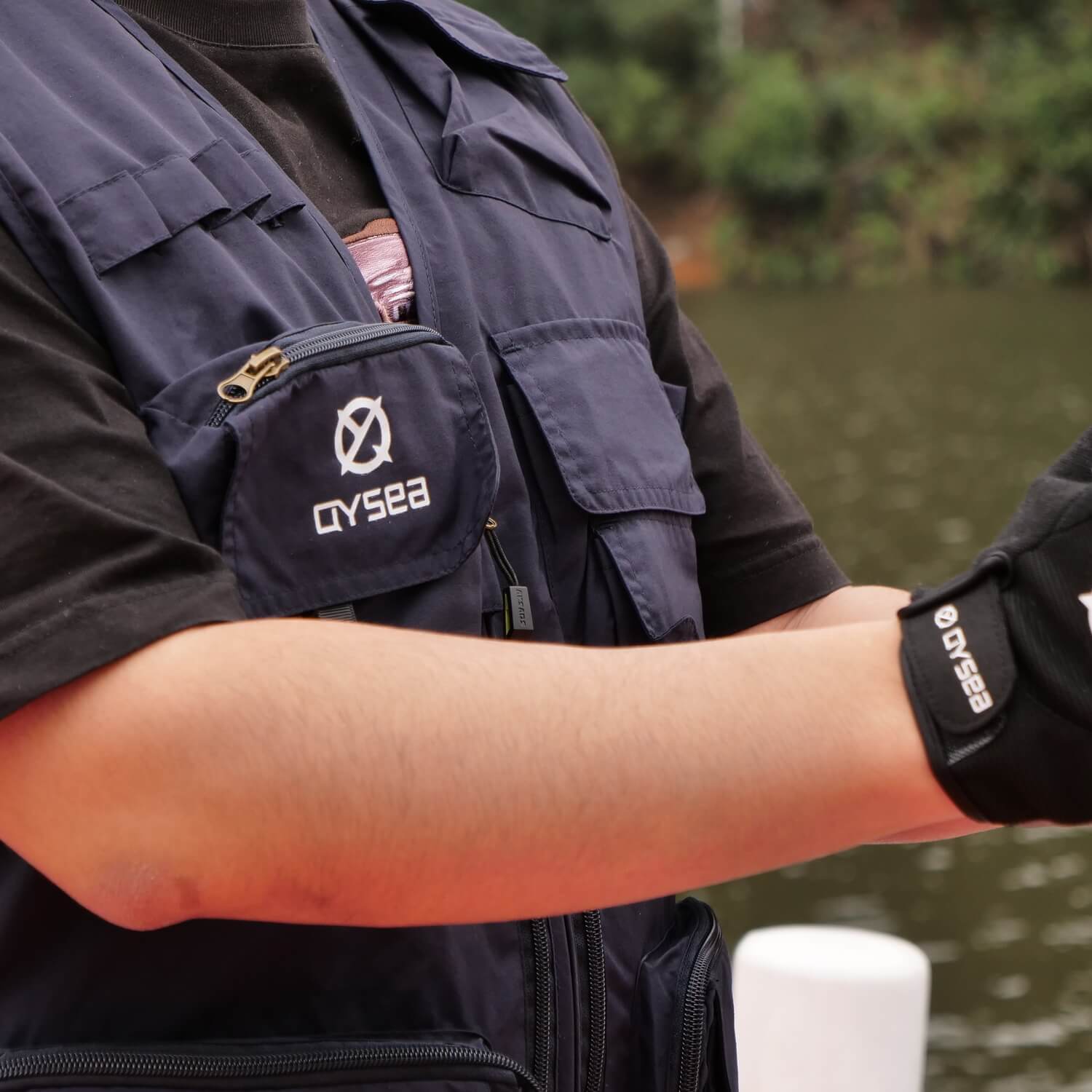 QYSEA Multi-Pocket Work Vest